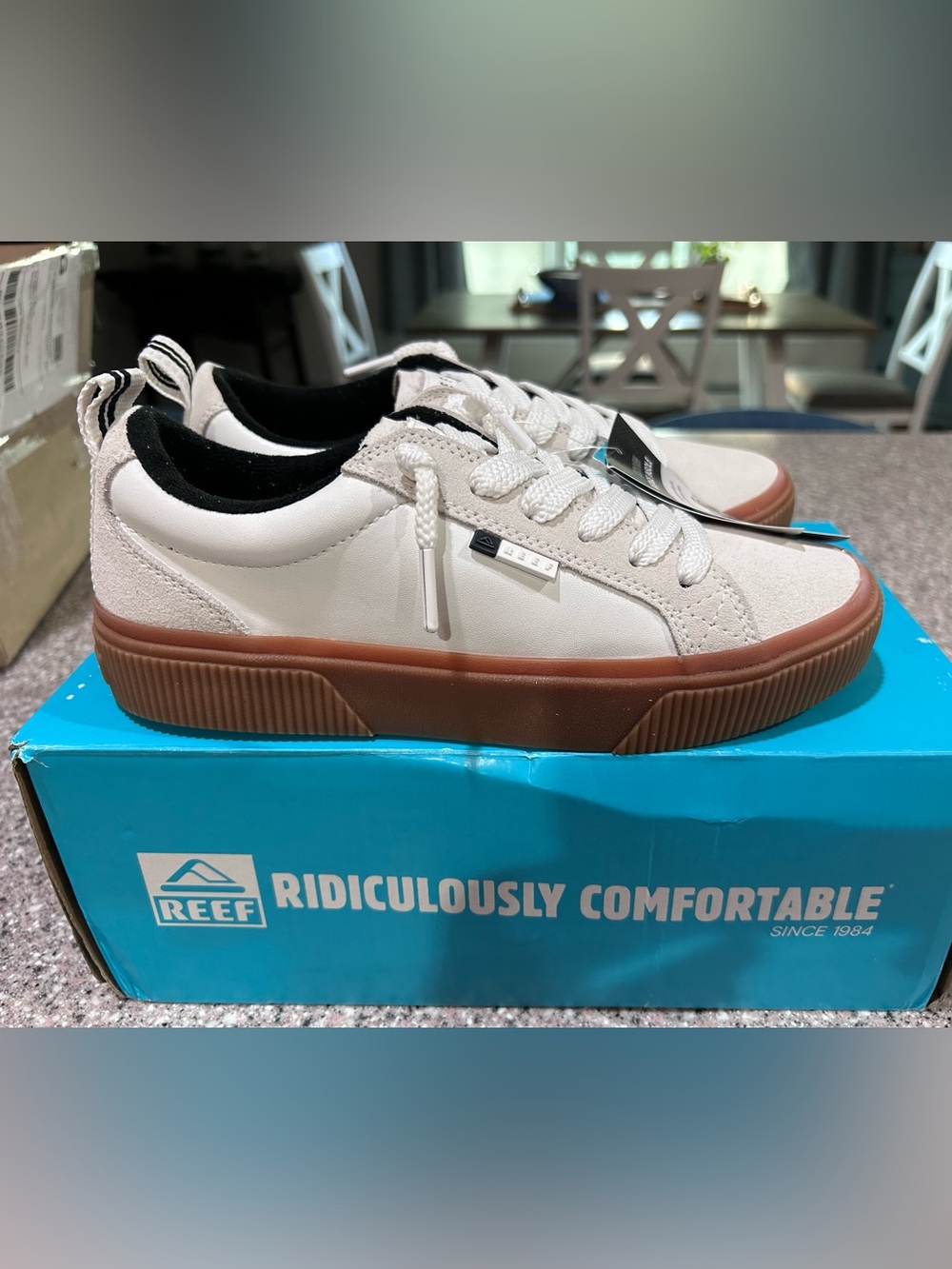 Reef Lay Day Dawn W’s Sneakers with Gum Sole, Size 8, New in Box